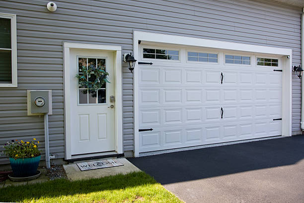 24/7 Emergency Garage Door Panel Replacement experts in Terrell Hills, TX